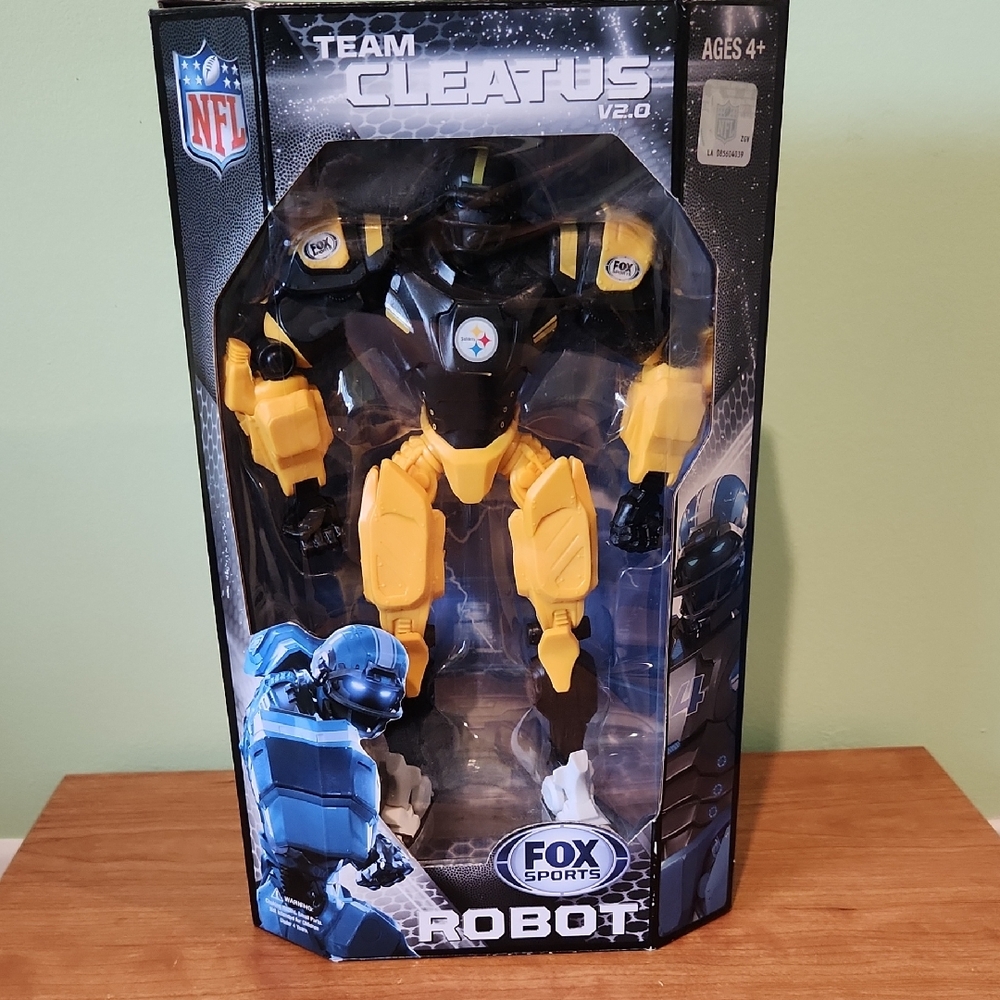 NFL Team Cleatus V2.0 Steelers Fox Sports Robot Action Figure